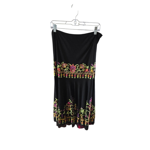 Vintage‎ Collection Black Skirt with Colorful Embroidery - Picture 10 of 13